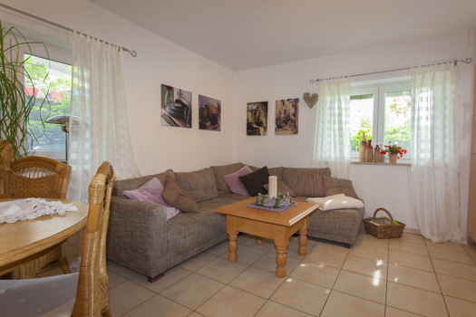 Wohnzimmer in Ihrer Ferienwohnung am Brombachsee